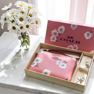 COACH | Boxed Corner Wristlet | Pink | With Daisy Print | NWT| Style #3218